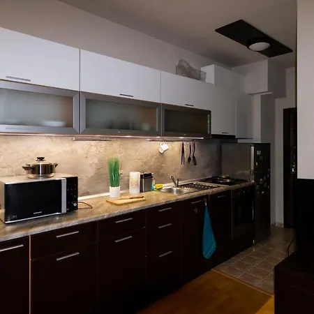 Cozy And Quiet Orbelus Apartment